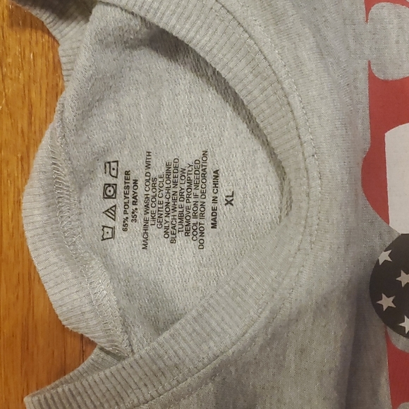🎉4/$8 Womens sweater size XL - Picture 3 of 3
